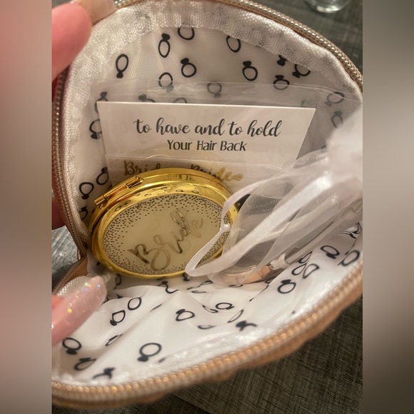 Bride Gift Set - Picture 8 of 12